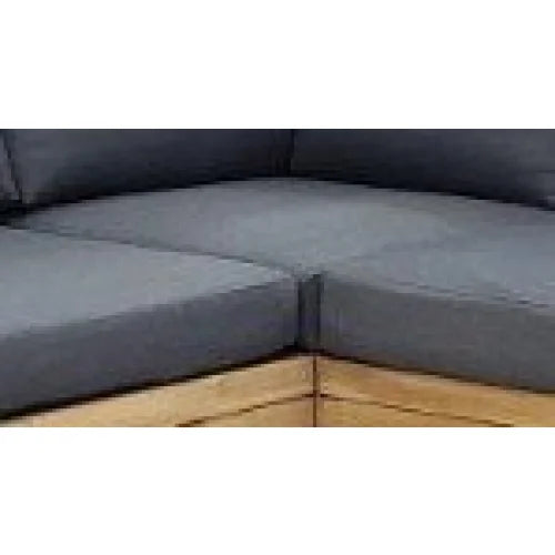 Canapé d’angle moderne en bois clair avec coussins gris anthracite