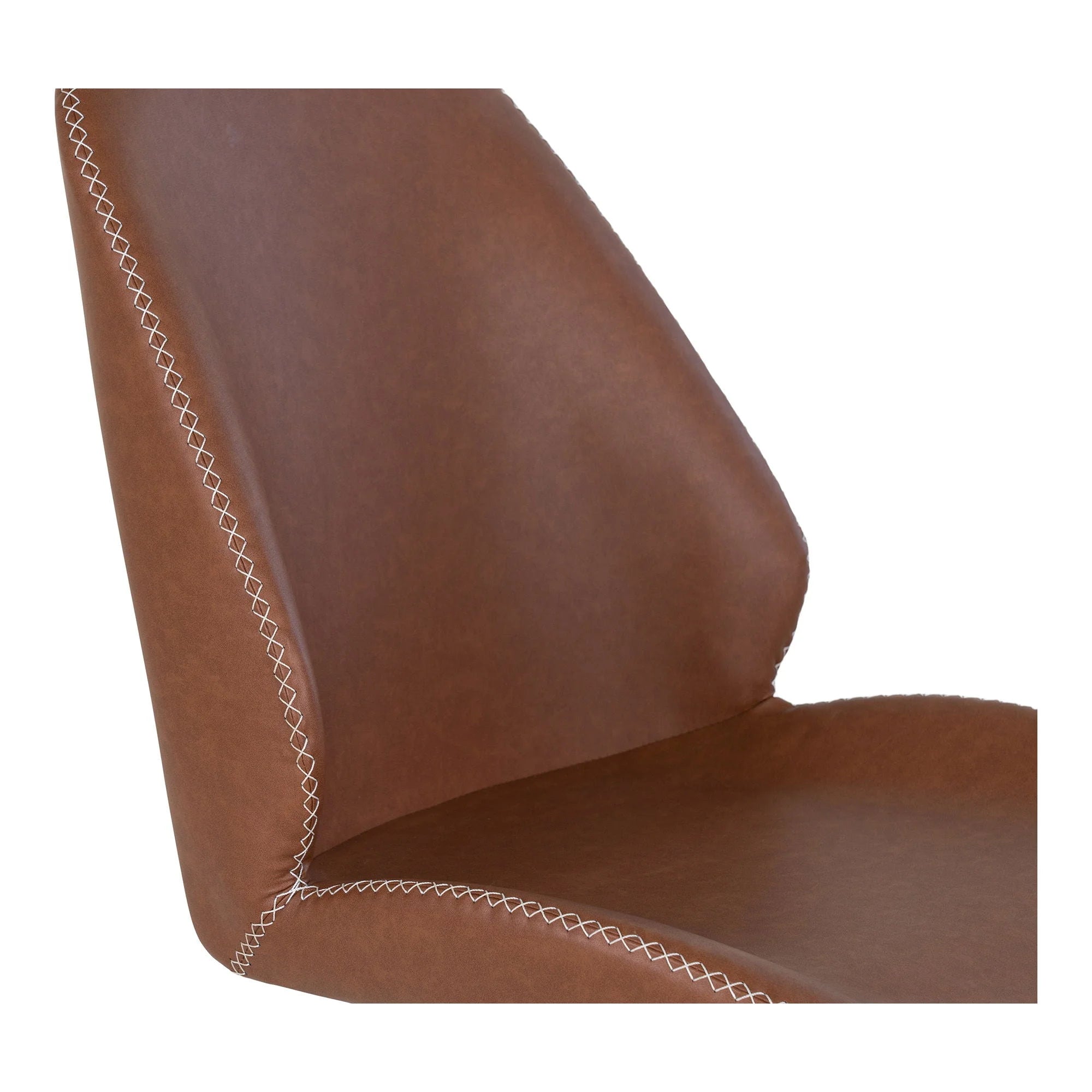 Chaise de salle à manger en cuir cognac avec dossier arrondi et pieds métal noir