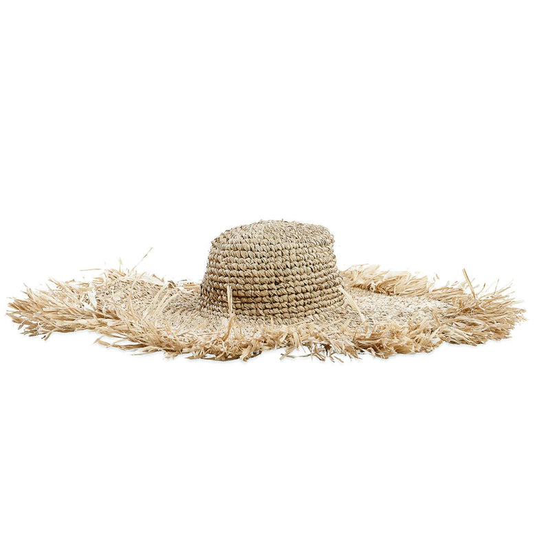 Chapeau à large bord en raphia naturel tressé frangé