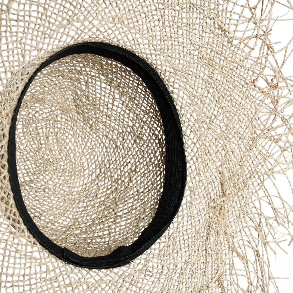Chapeau de plage naturel en herbe marine beige avec ruban noir élégant