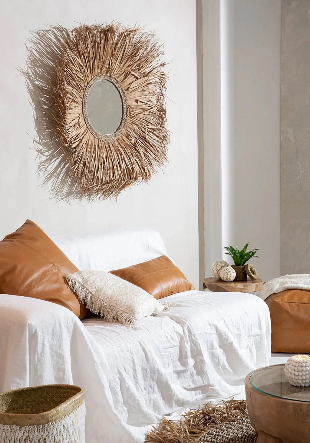 Miroir mural décoratif avec cadre en paille naturelle et frange en osier