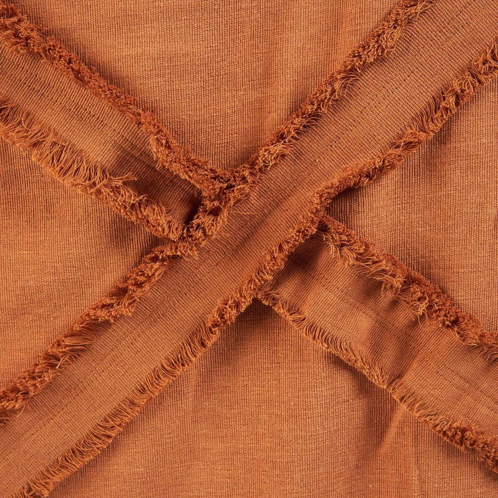 Couvre-lit en coton terracotta avec motifs en losanges et franges macramé