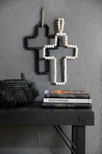 Croix murale en perles de bois noir et blanc à suspendre