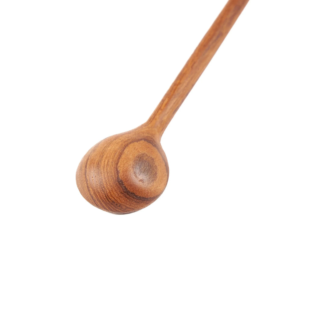 Cuillère plate en racine de teck finition lisse grain bois apparent