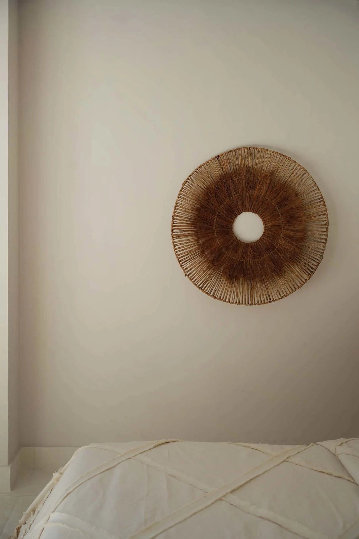 Déco murale en feuilles de bananier et noix de coco 90 cm