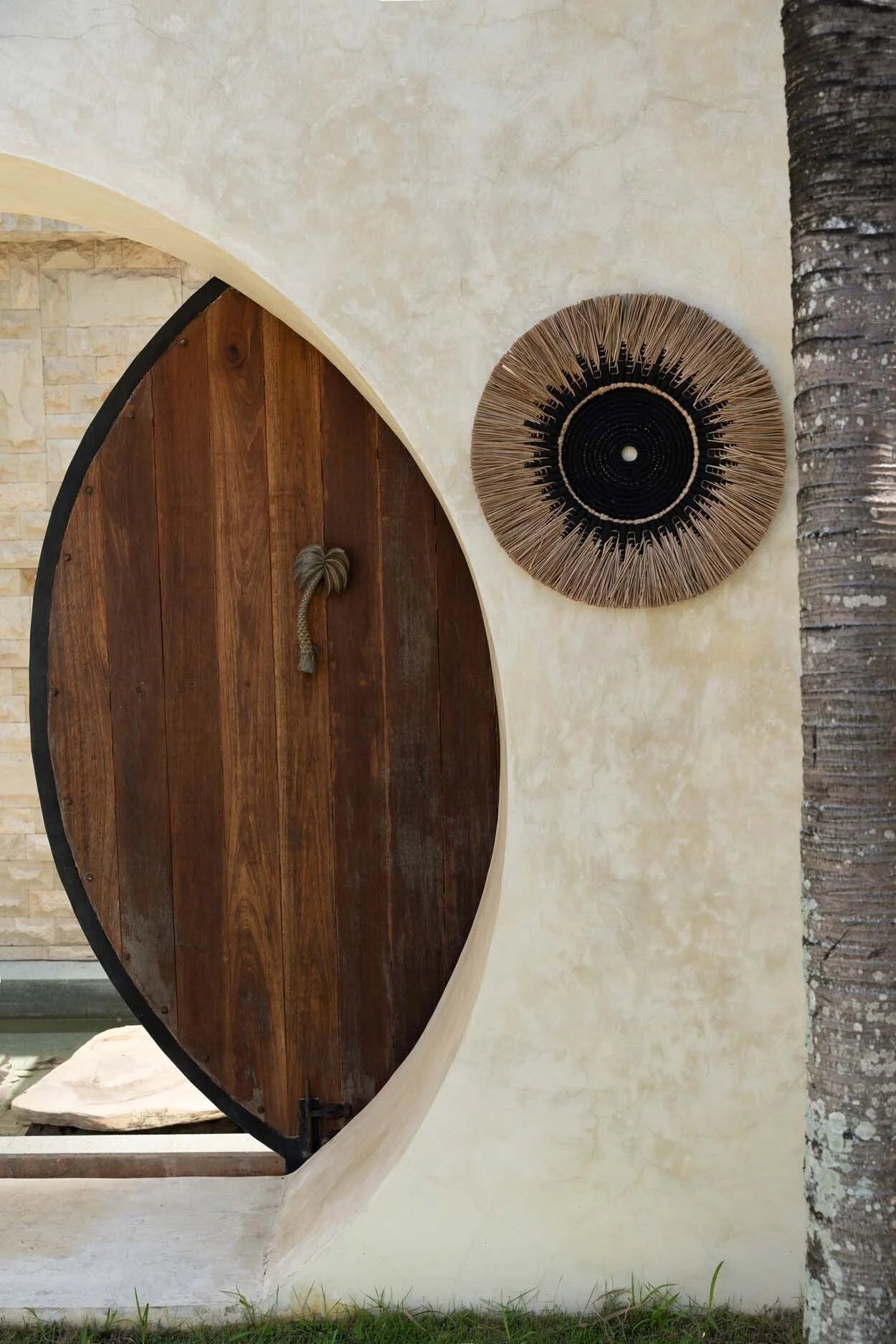 Porte en bois en forme de feuille avec poignée en palmier pour décoration murale noire