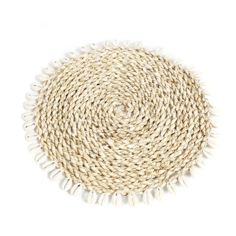 Dessous de plat rond en jonc de mer et coquillages naturels