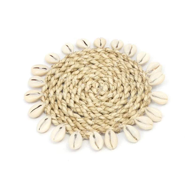 Dessous de verre rond en jonc de mer bordé de coquillages naturels