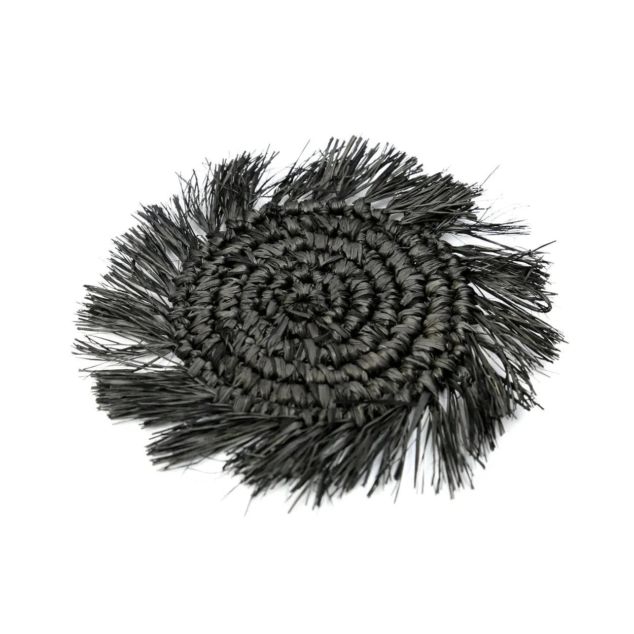 Dessous de verre rond en raphia noir avec franges, tressé et élégant