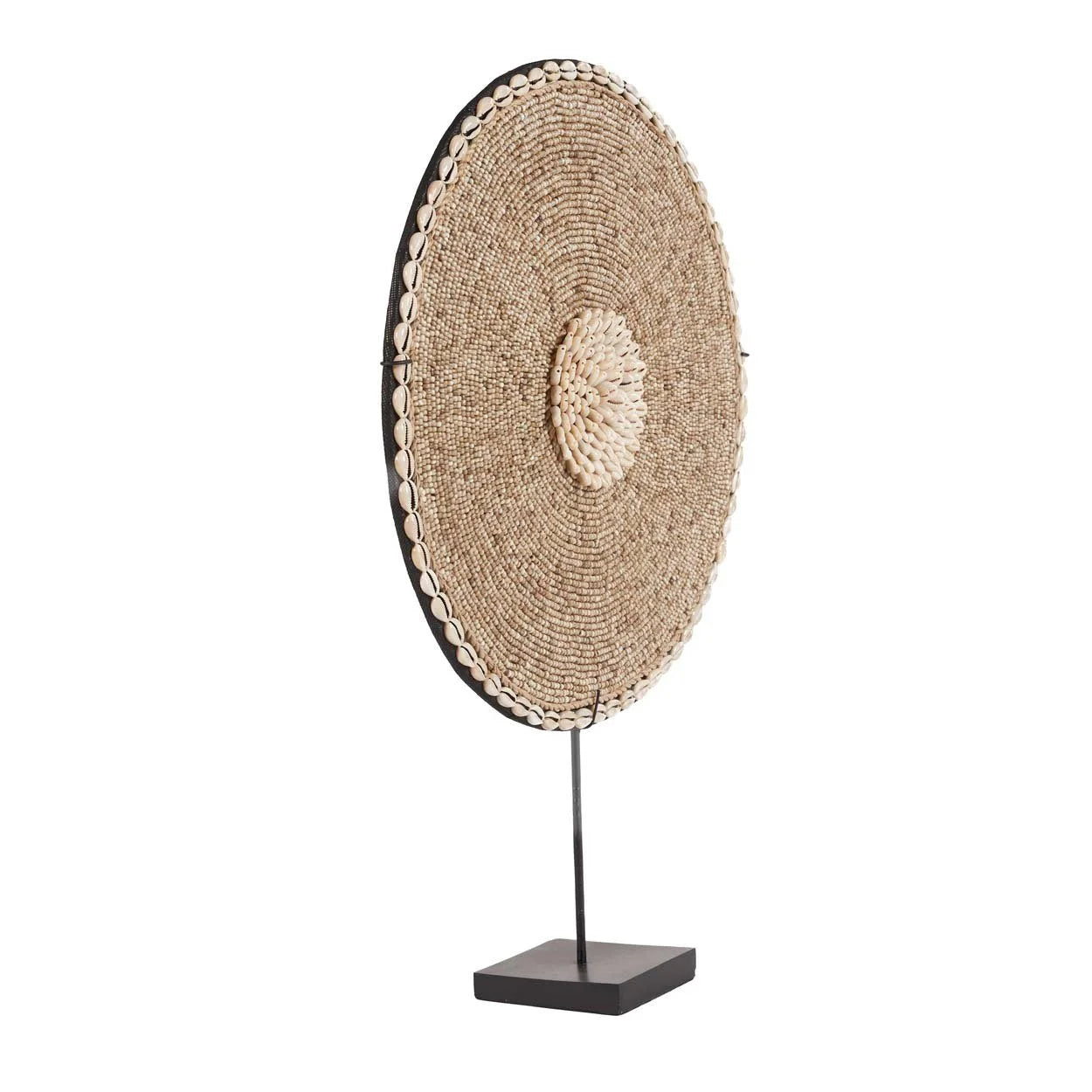 Disque décoratif en coquillages beiges et crème en mosaïque circulaire