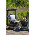 Chaise en rotin gris foncé avec coussins gris clair, set de 3 avec table ronde