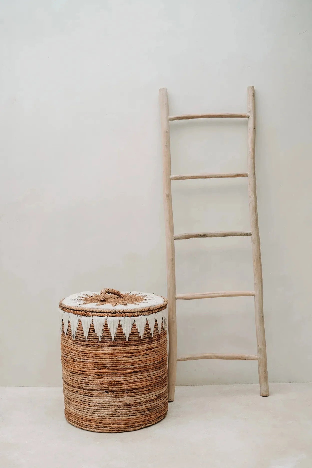 Grand panier à linge en feuille de bananier tressée 55 cm