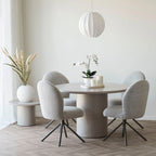 Table ronde moderne en béton gris mat, base cylindrique, chaises capitonnées assorties