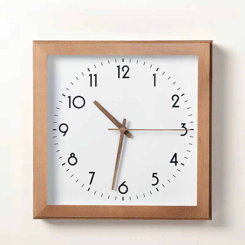 Horloge murale carrée en bois foncé