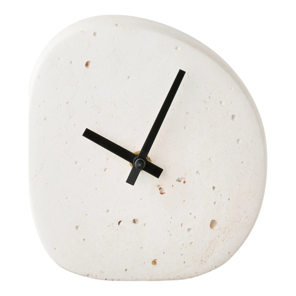 Horloge murale en ciment blanc moucheté aspect galet