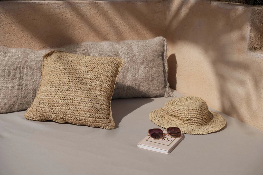 Chapeau de paille tressé en raphia naturel beige
