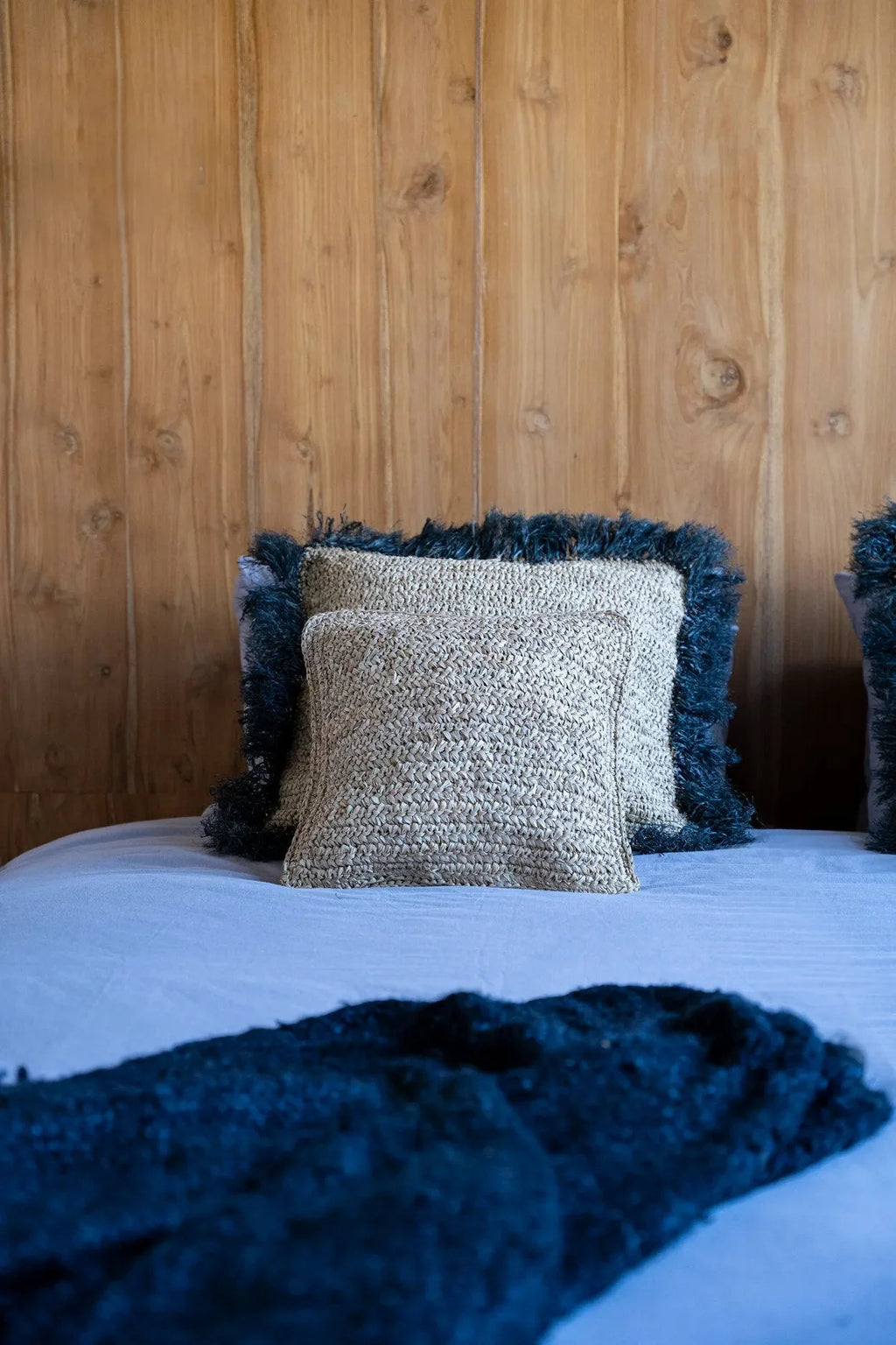 Housse de coussin carrée en raphia tressé beige texturé