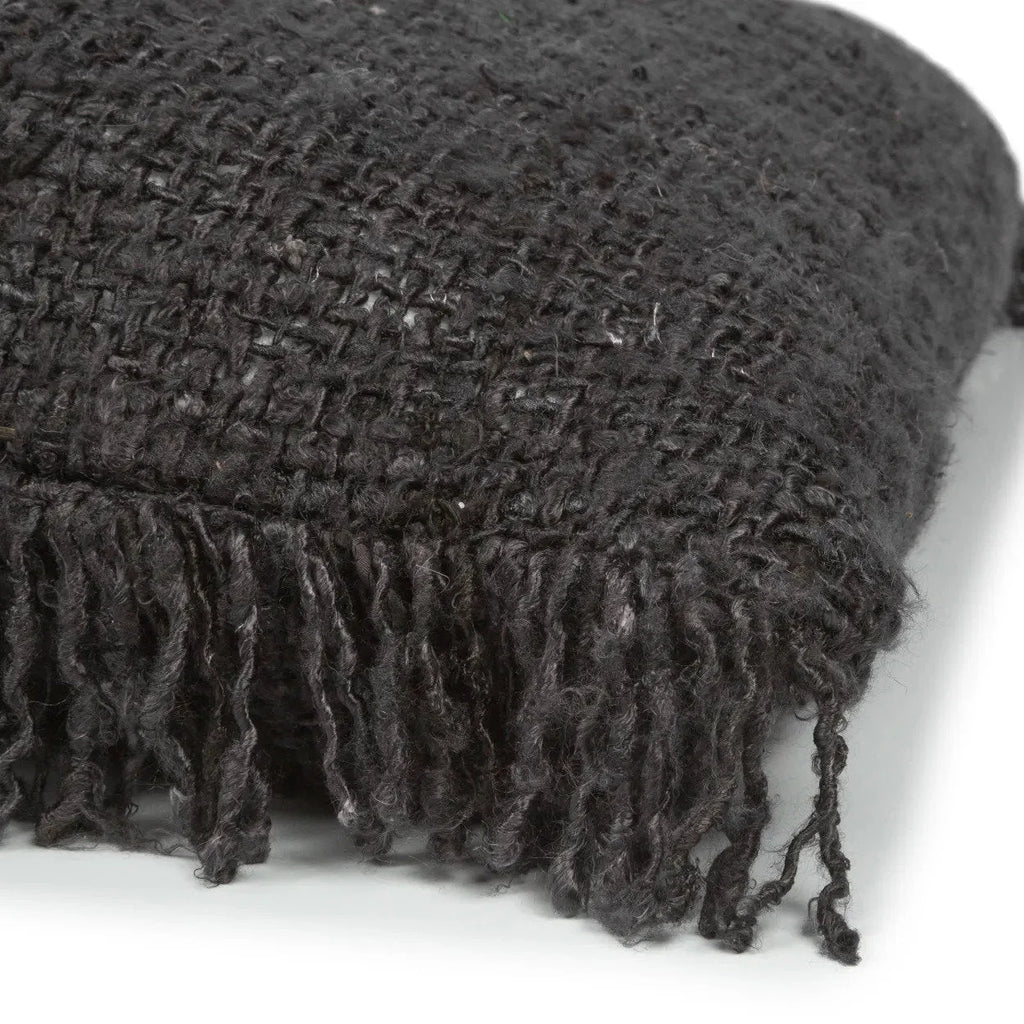 Plaid en maille épaisse gris foncé avec franges pour Housse de coussin coton noir 60x60 cm