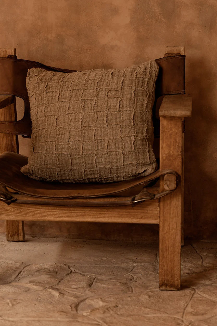 Housse de coussin en lin beige texturé à carreaux relief tissé effiloché