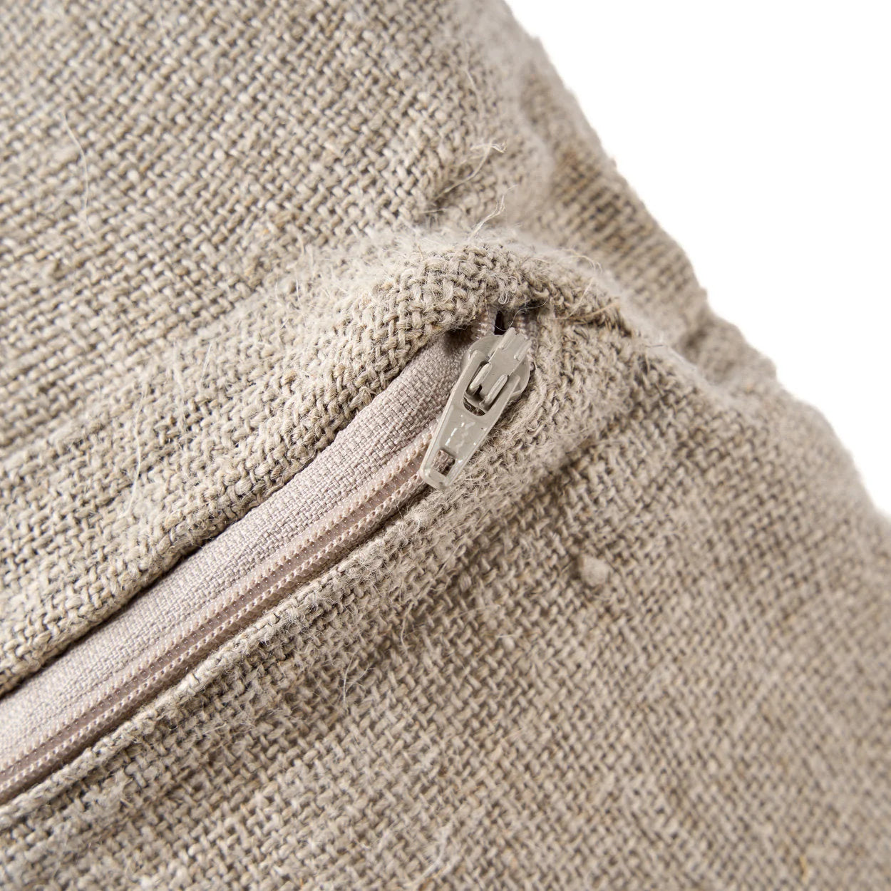 Housse de coussin lin beige naturel broderie centrale 50x50 cm