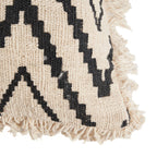 Housse coussin crème motif zigzag noir franges 50x50 cm