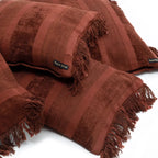 Housse de coussin rectangulaire en velours bordeaux avec franges – 35x100 cm