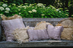 Housse de coussin rectangulaire en velours côtelé beige avec franges et coussins lavande