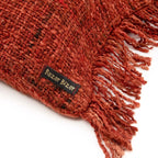 Housse de coussin rouge cerise à franges en tissu texturé tissé grossièrement