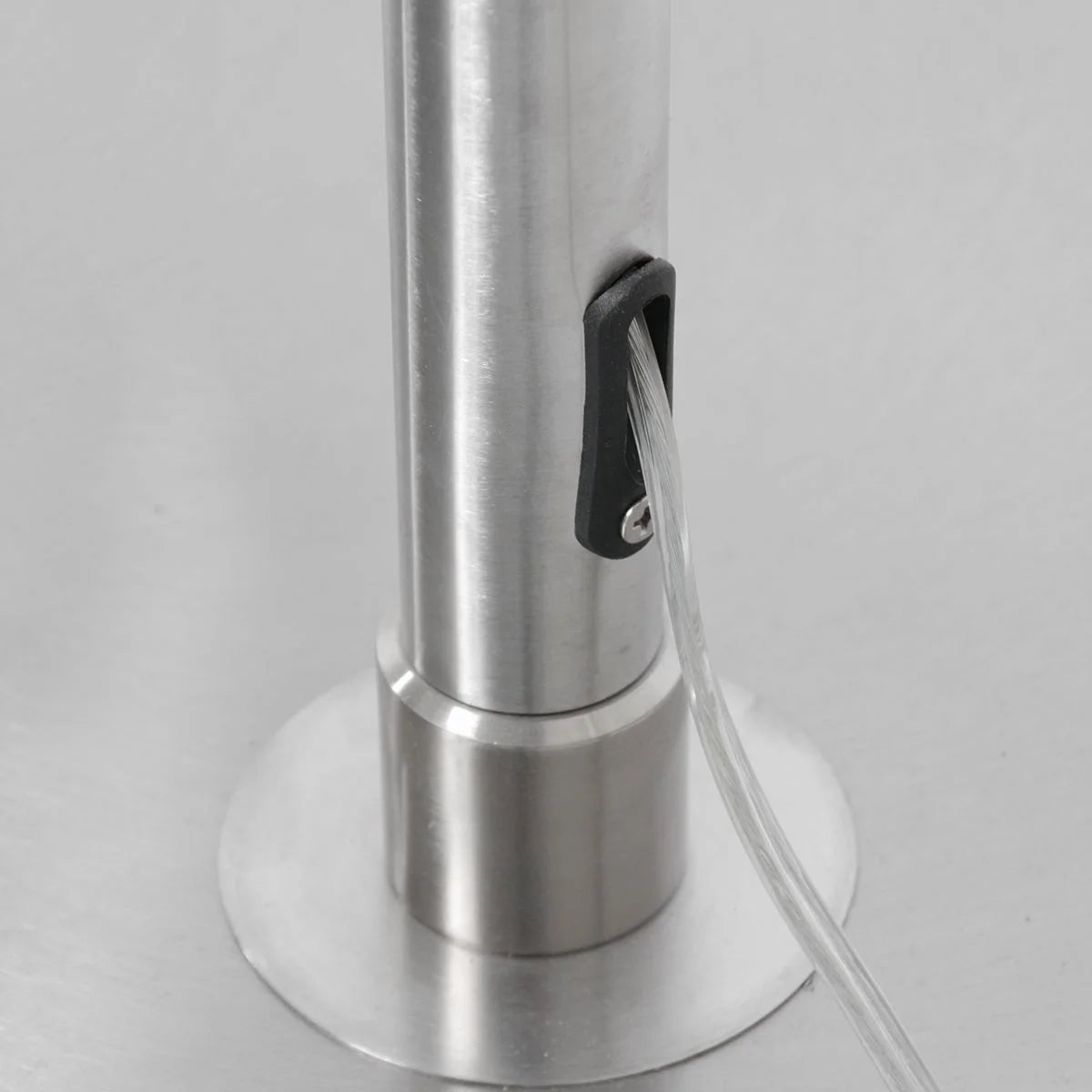 Poteau en acier inoxydable avec tube transparent et port noir pour Lampadaire arc H240 cm