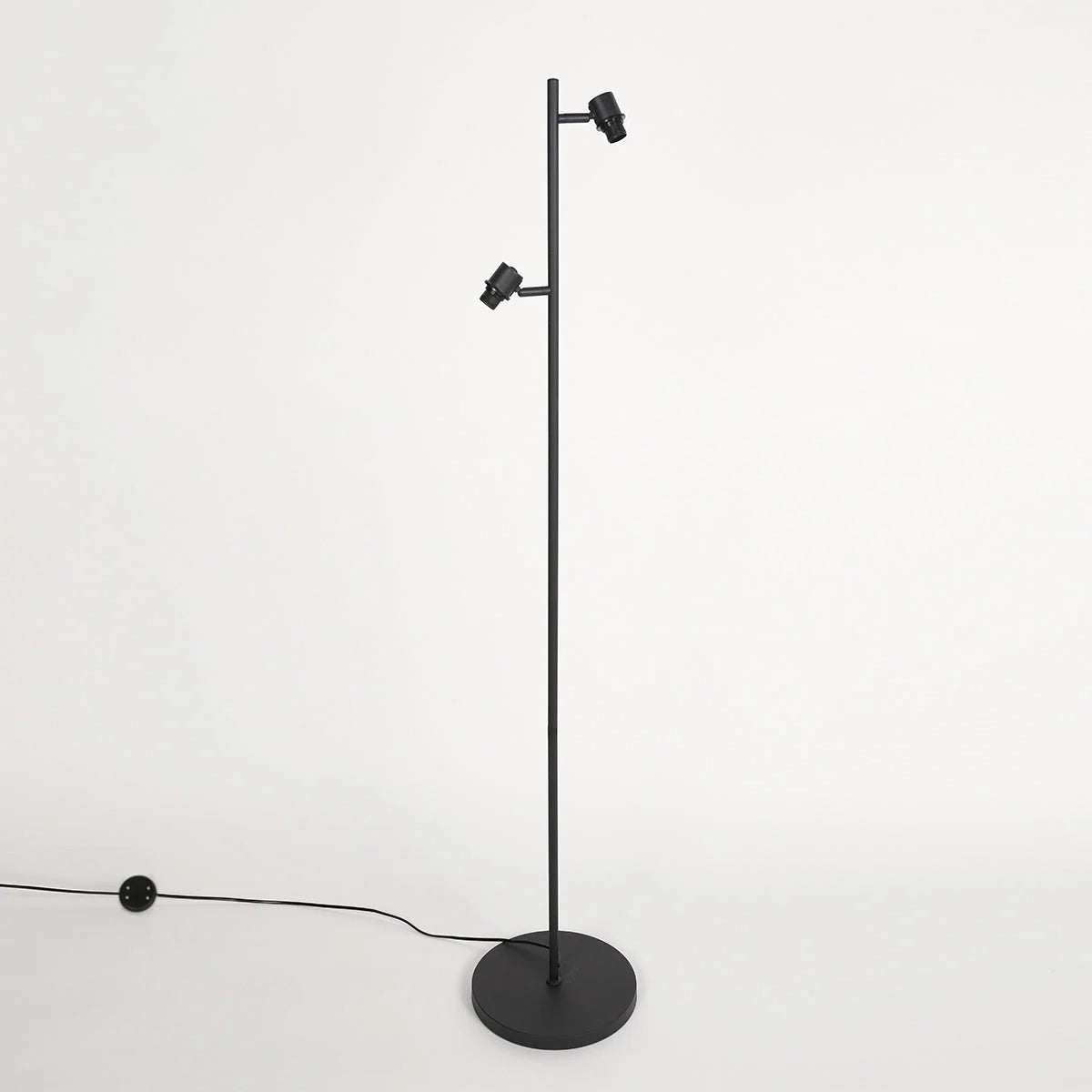 Lampadaire métal noir H160 cm avec abat-jour cannage naturel ajouré