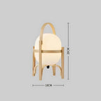 Lampe à pied en bois clair de taille petite avec abat-jour blanc.
