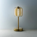 Lampe de table en laiton brossé et verre ambré nervuré, H32 cm