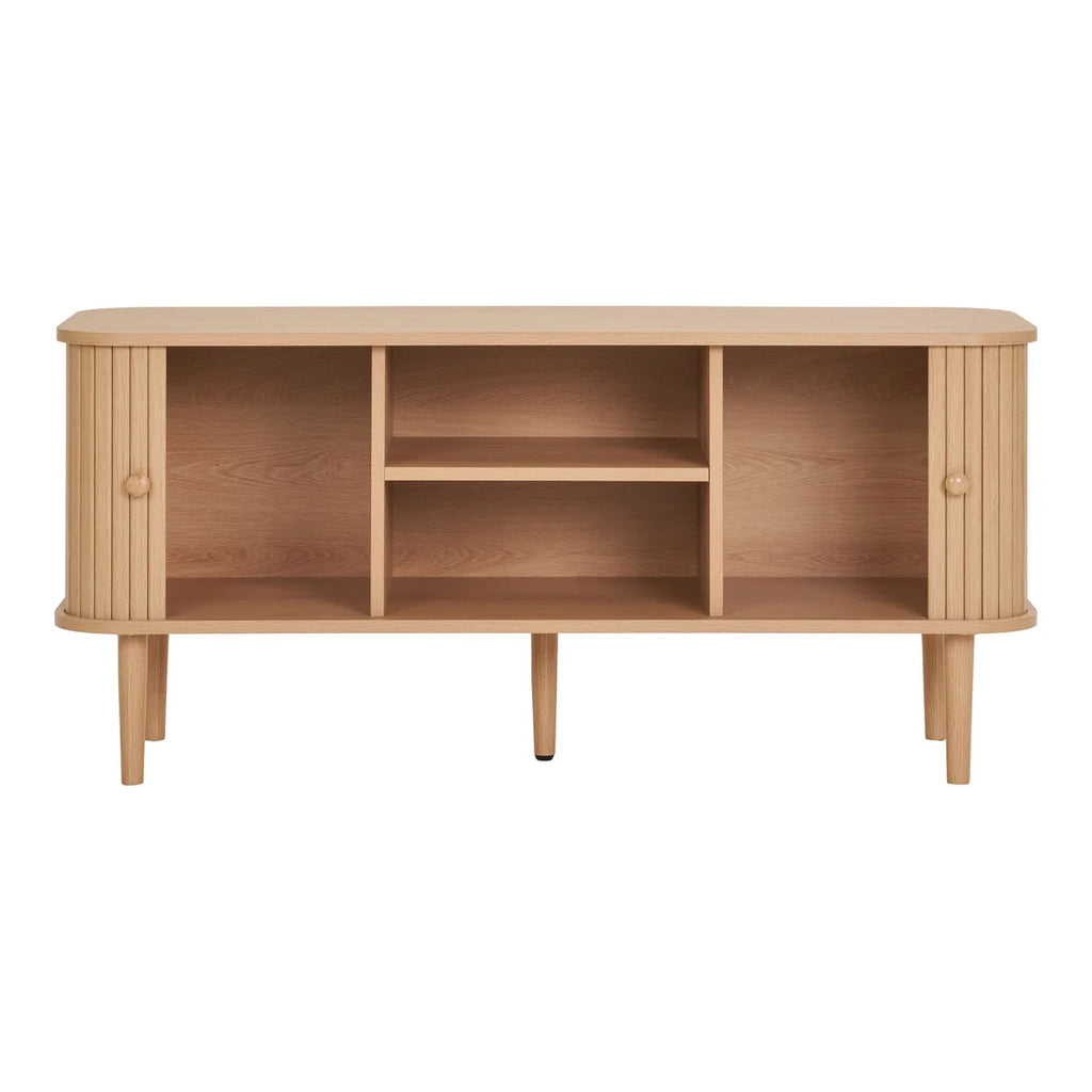 Table console en bois clair de chêne avec côtés rainurés verticaux et pieds effilés – 113x40 cm