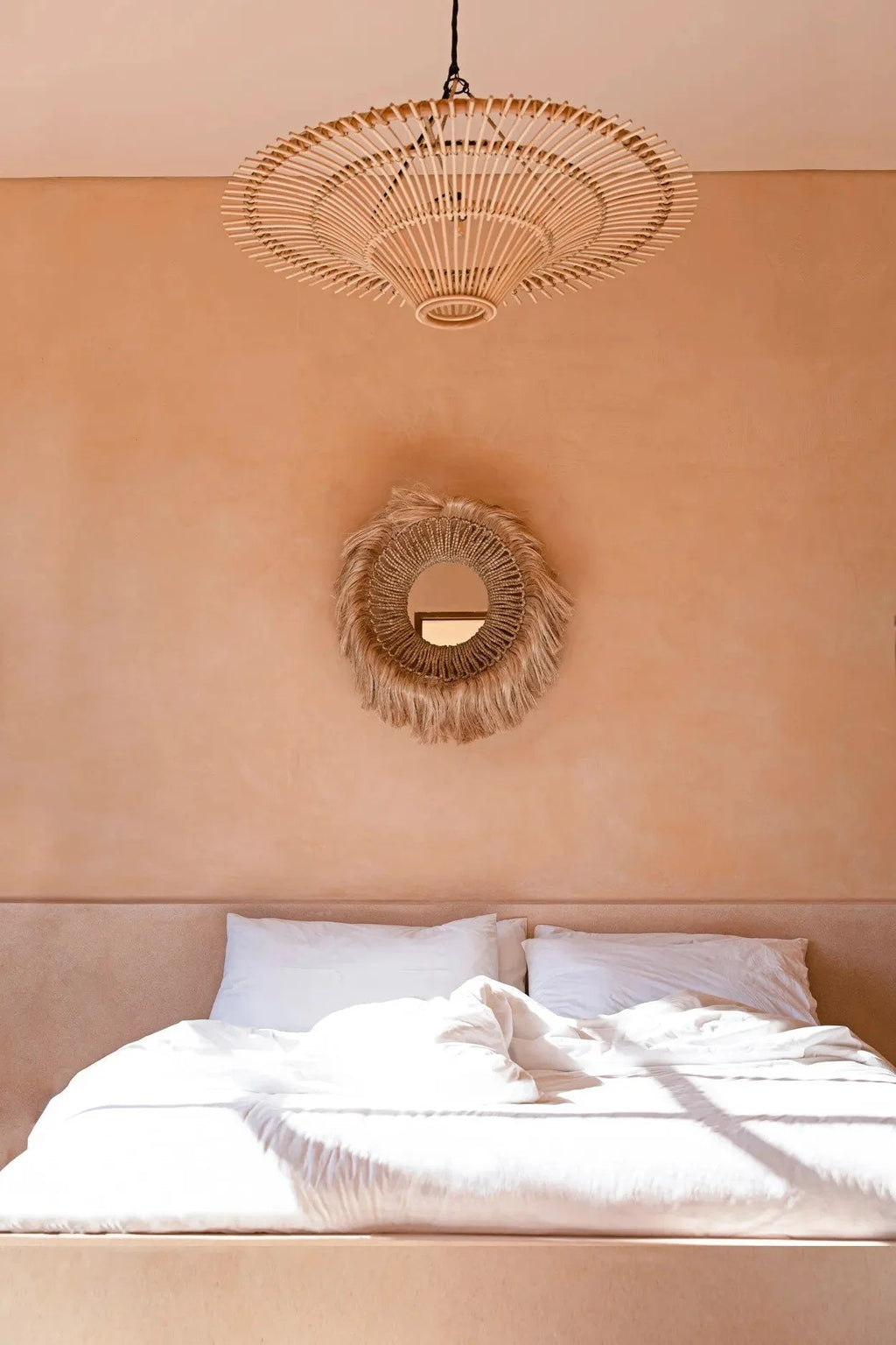 Miroir mural rond en abaca tressé bordure frangée naturel – Ø25 cm