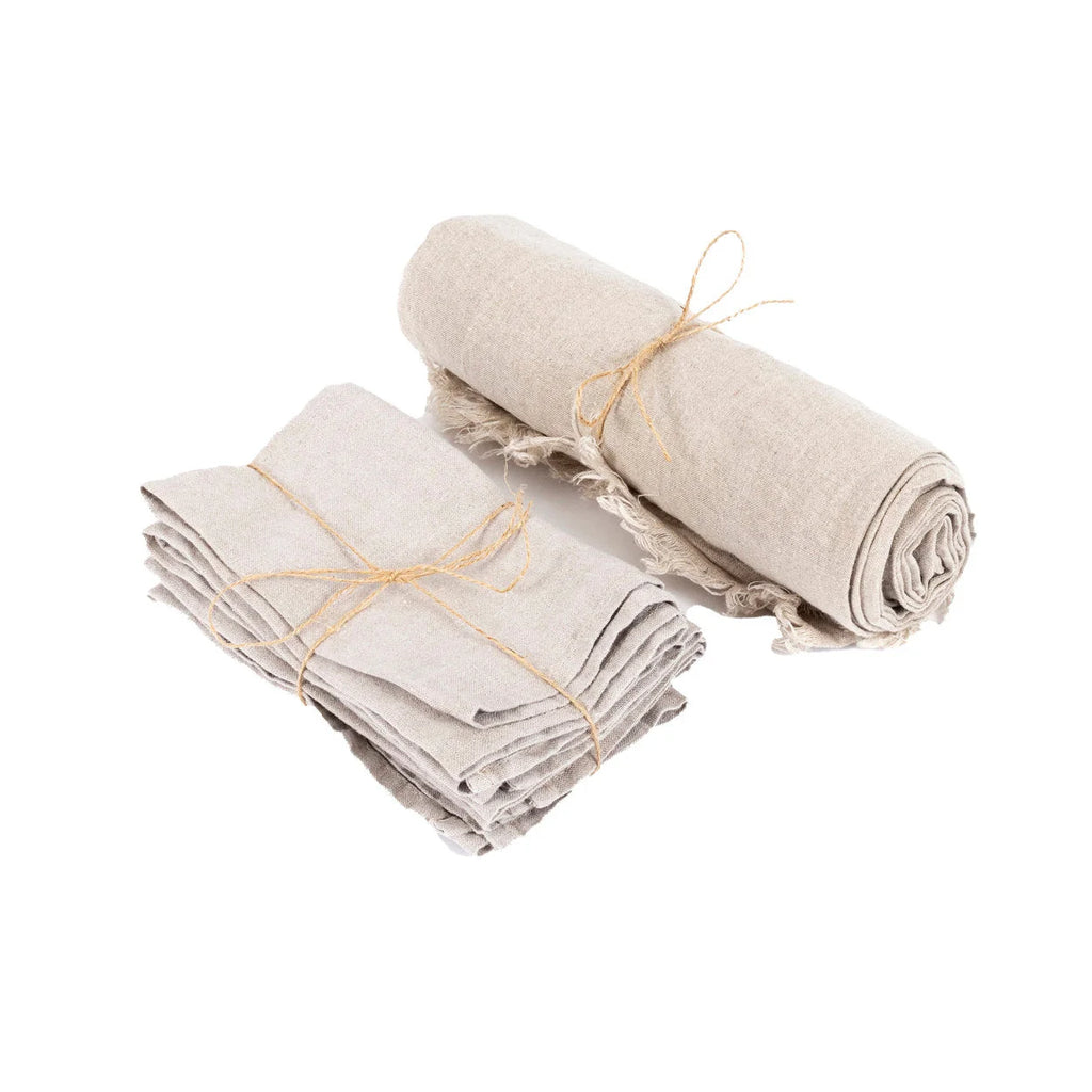 Nappe en lin beige 150x250 cm pour table rectangulaire avec deux bundles de textiles naturels