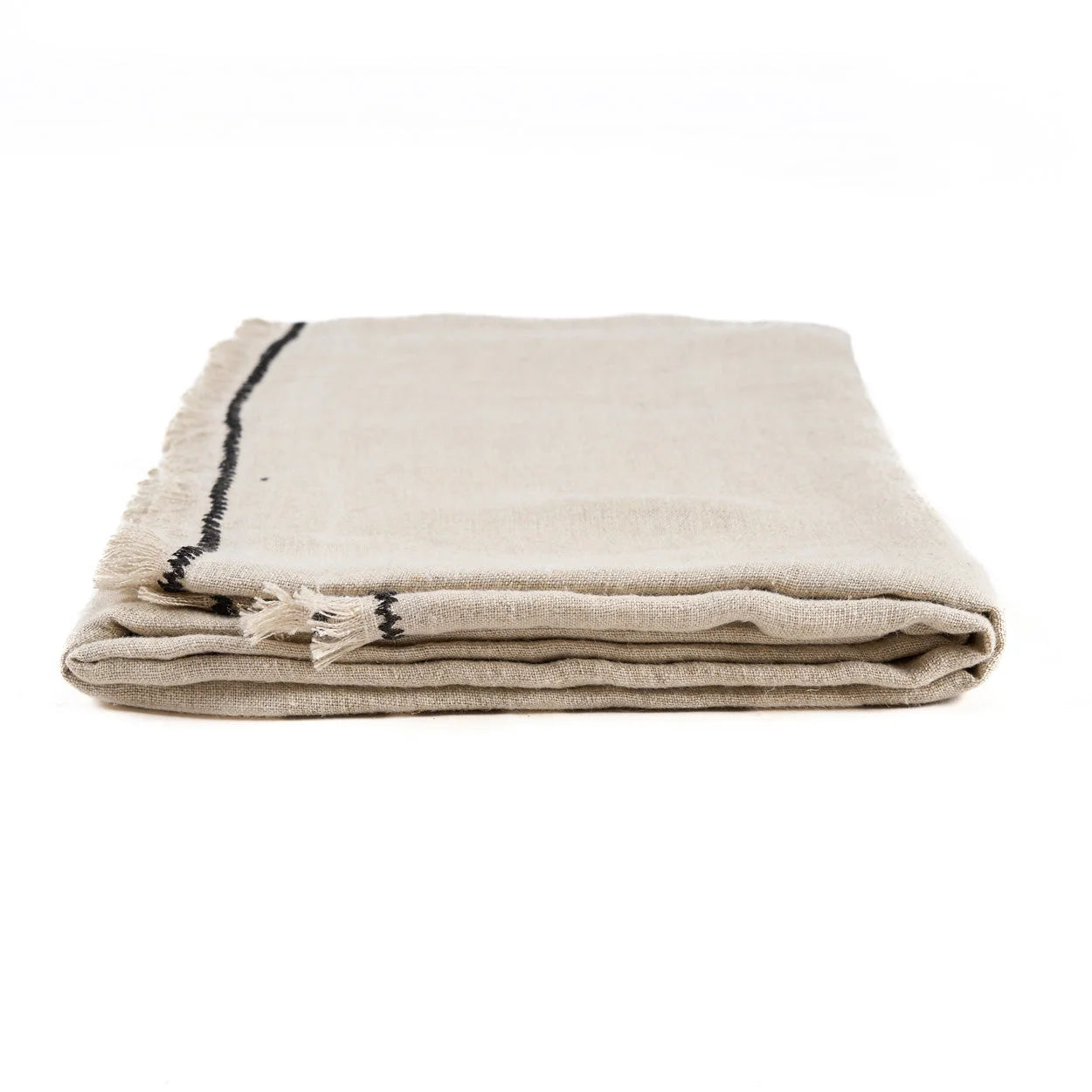 Nappe en lin beige plié bord noir frangé 150x250 cm