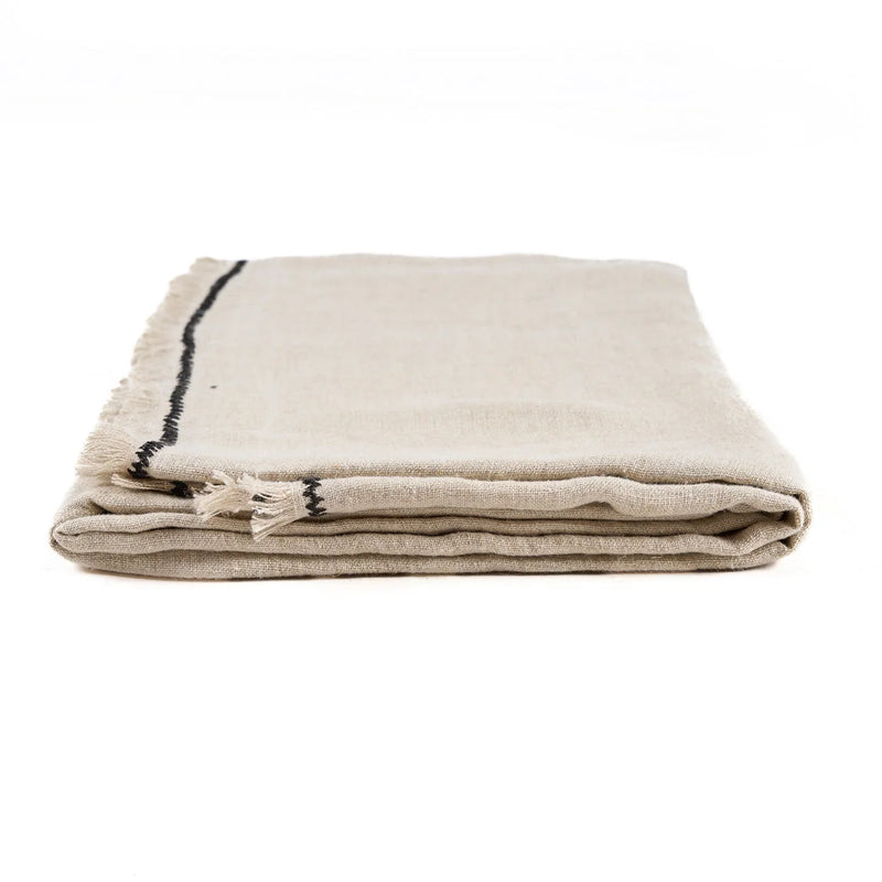 Nappe en lin rectangulaire naturel liseré noir à franges – 150x250 cm