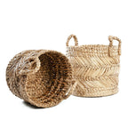 Panier en feuilles de bananier motif chevron avec poignées tressées – Ø40 cm