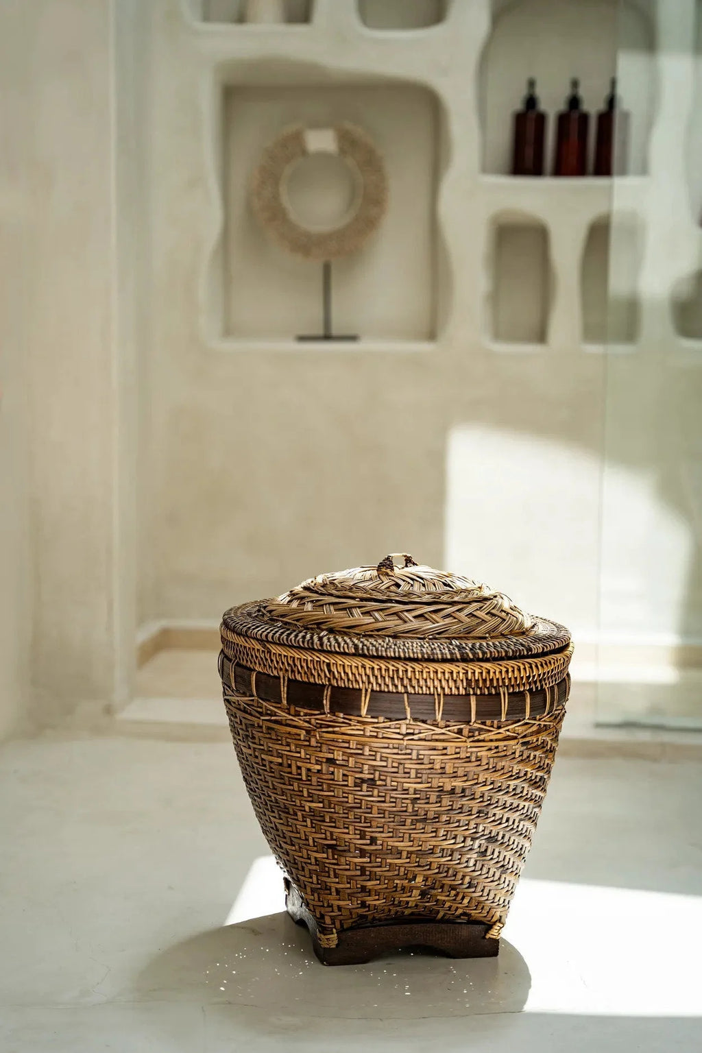 Panier de rangement cylindrique en rotin naturel avec couvercle décoratif – H45 cm