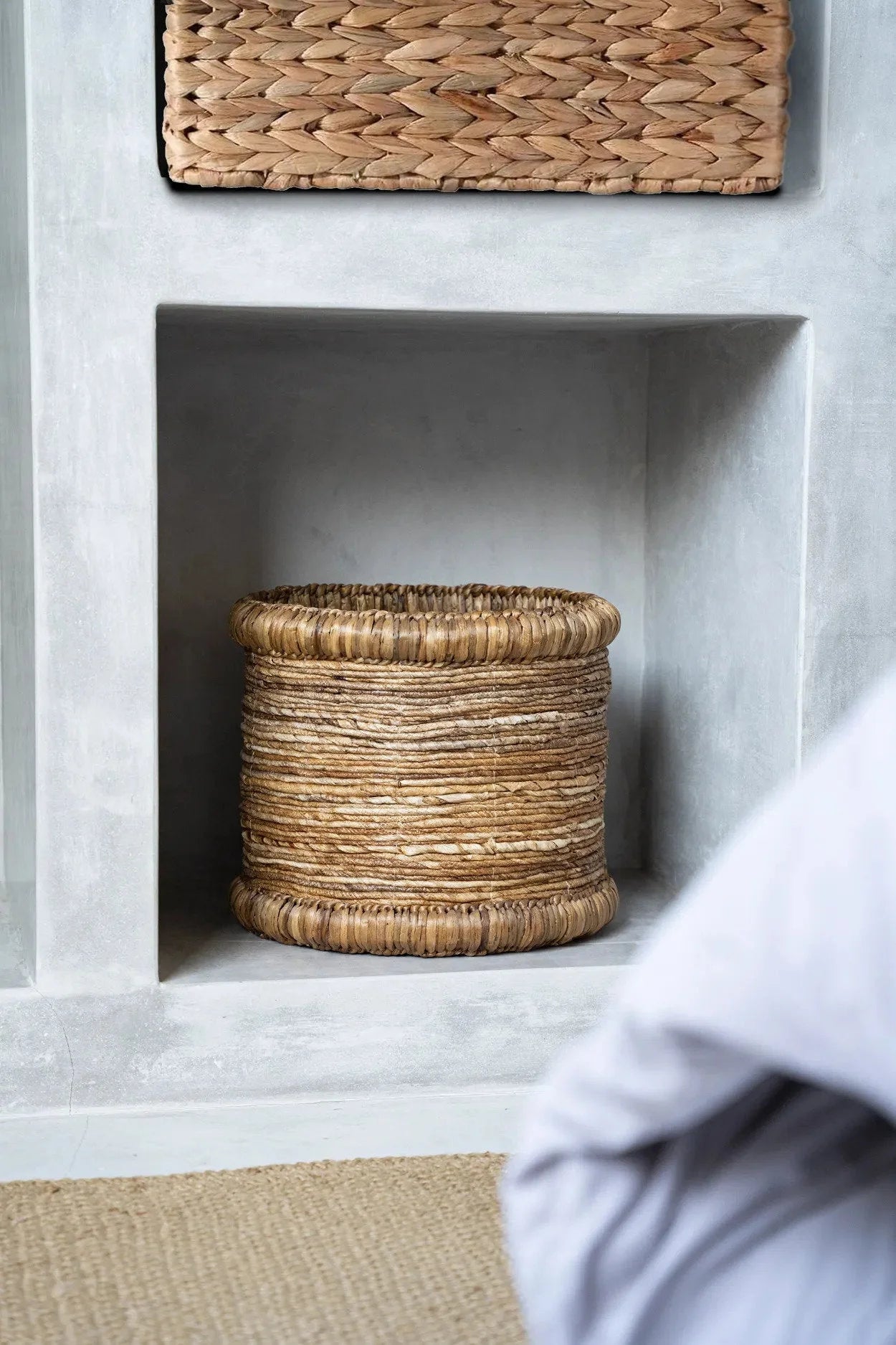 Panier de rangement en fibres naturelles tressées beige forme ronde – Ø38 cm