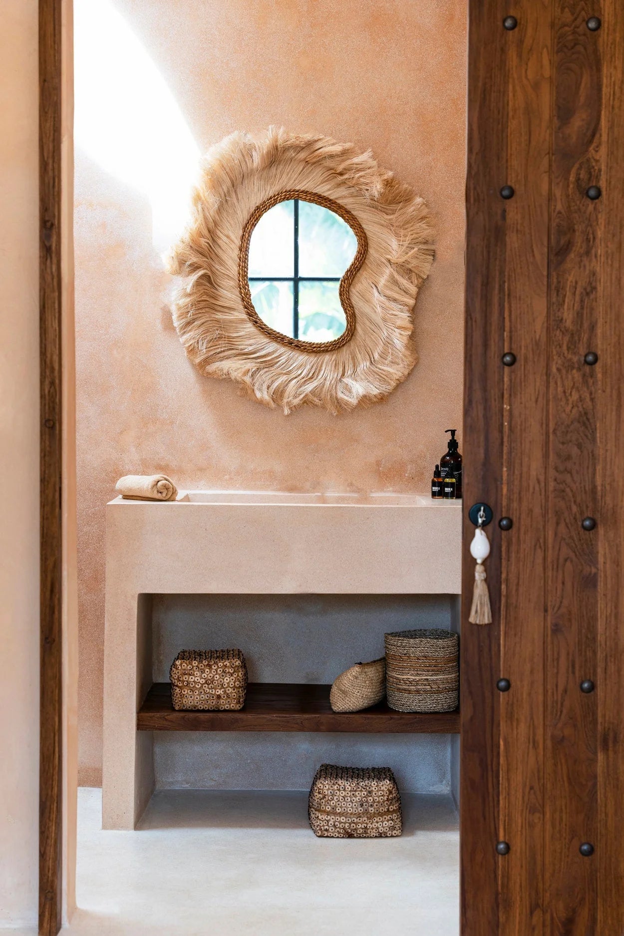 Panier de rangement en fibres tressées et bois