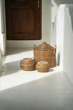 Panier de rangement en rotin foncé et coquillages 27 cm