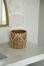 Panier rond en feuilles de bananier & macramé naturel blanc tressé