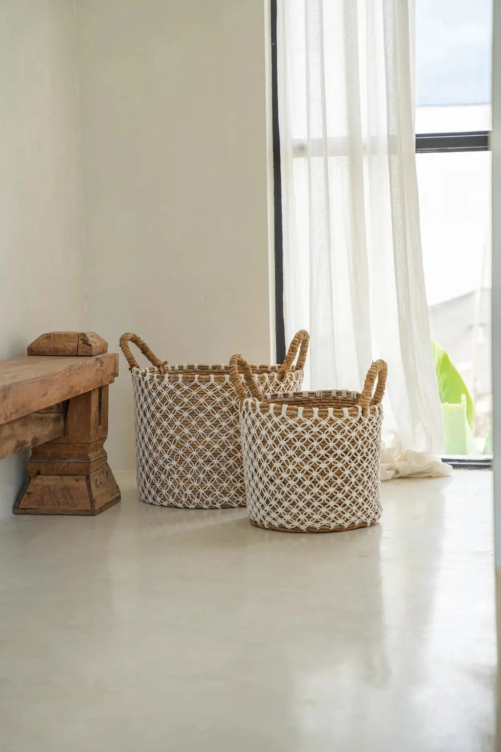 Panier rond en jute tressé motif filet blanc avec anses corde – Ø35 cm