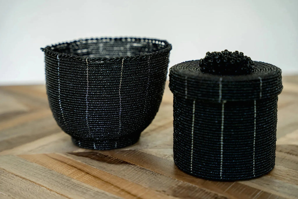 Panier rond en perles tressées noires rayé blanc avec couvercle pour rangement déco