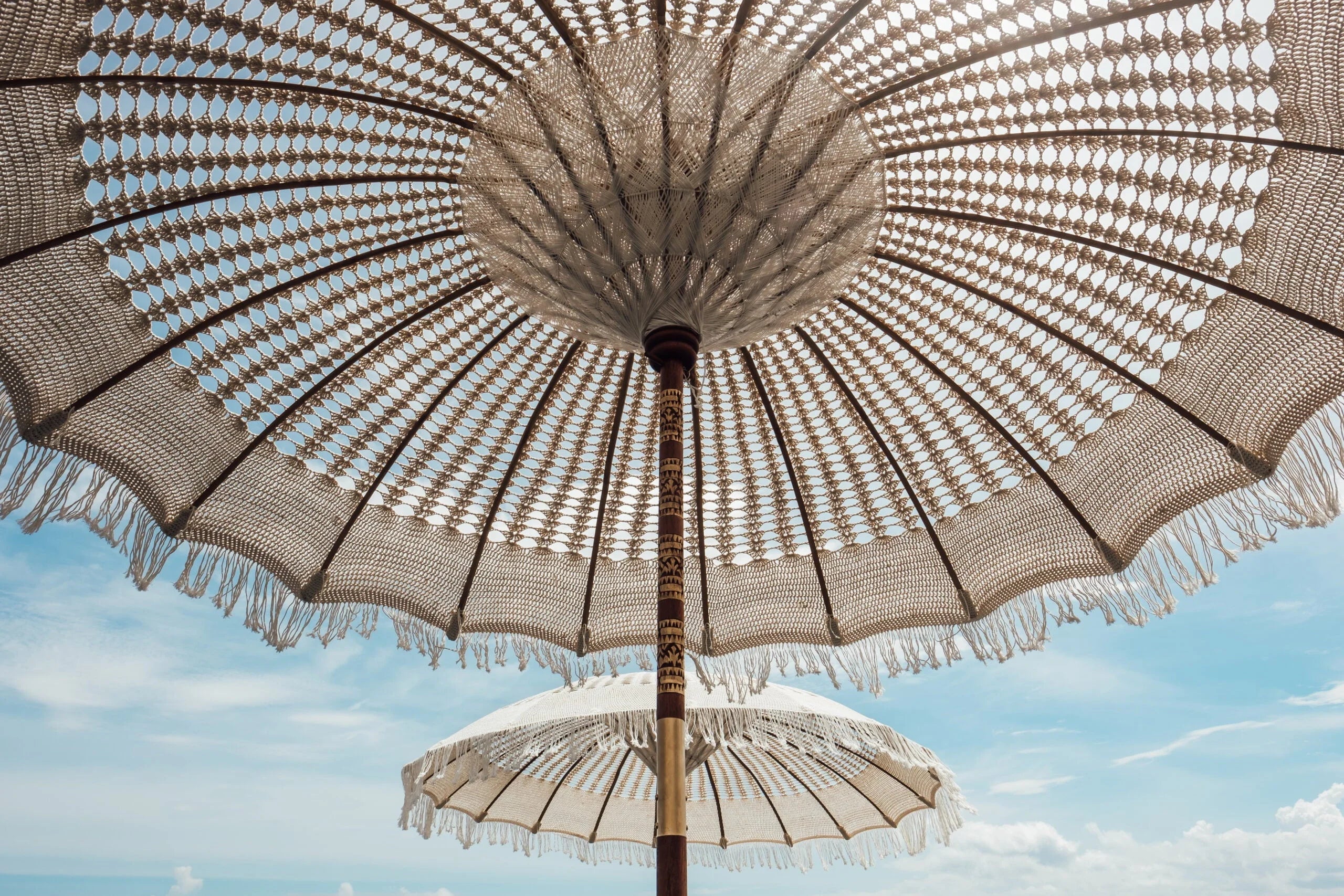 Parasol en macramé balinais 180 cm avec pied en bois