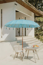 Parasol en toile bleu mer 180 cm avec houppes décoratives