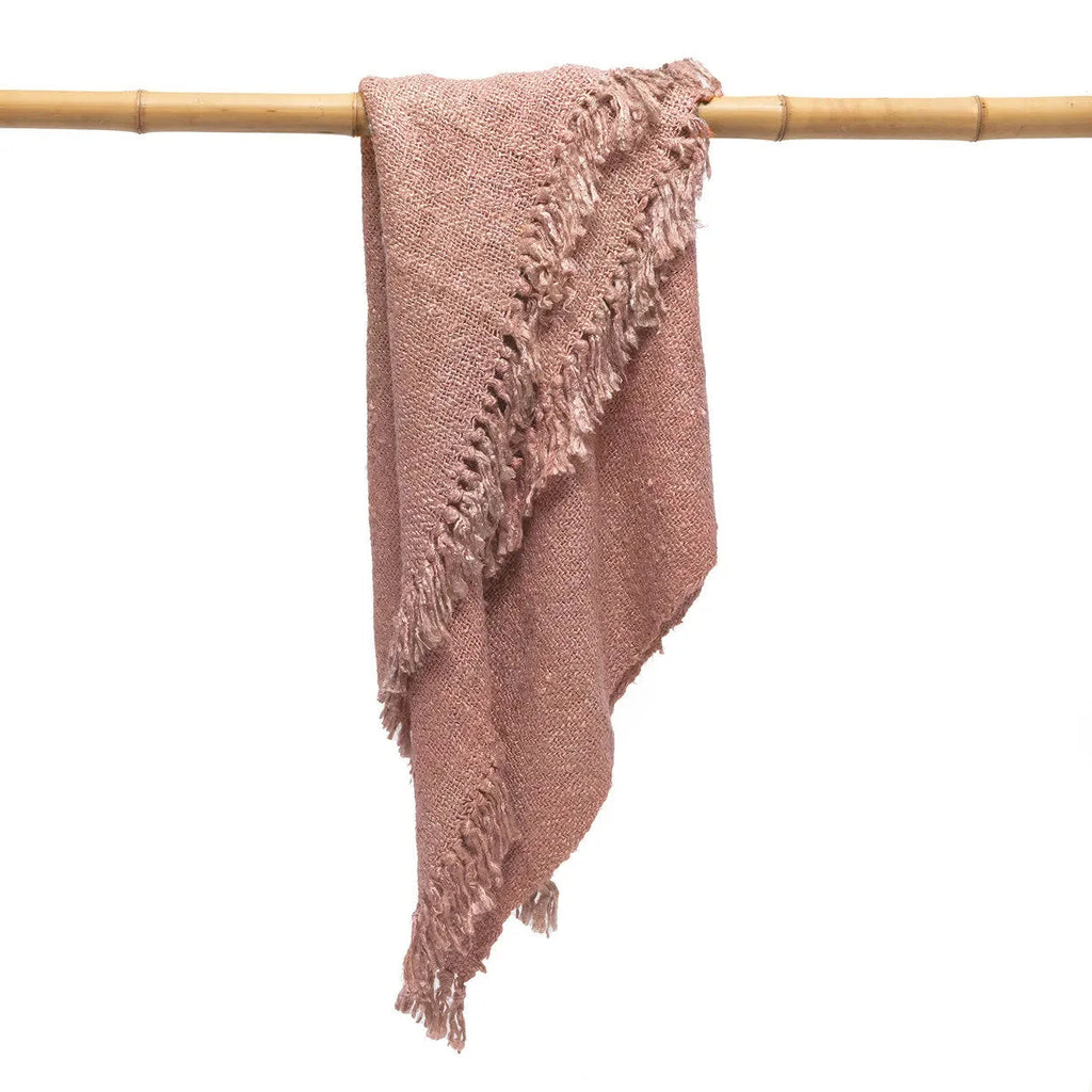 Plaid en coton tissé à la main rose saumon avec franges, couverture douillette et élégante