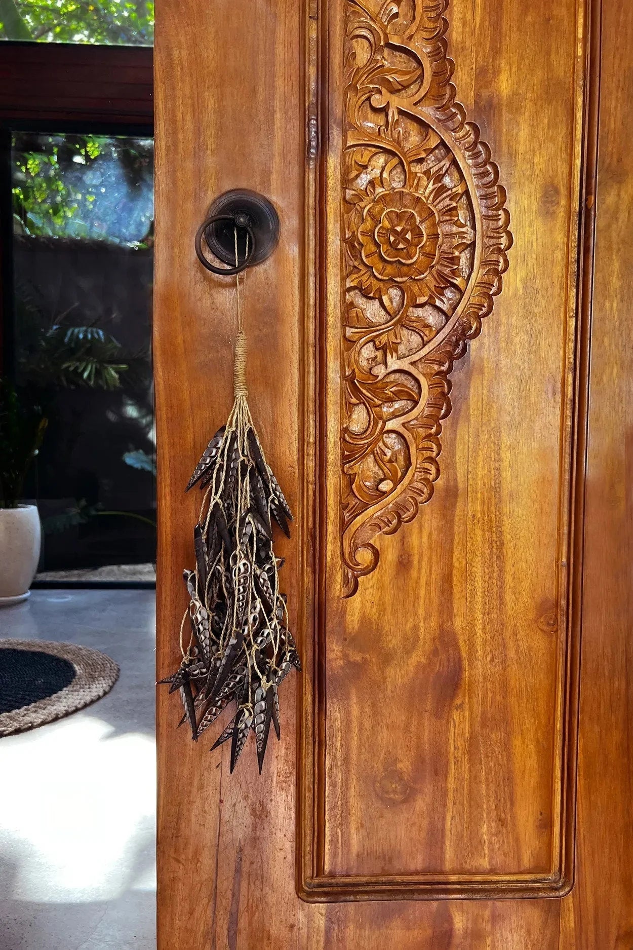 Pompon en coquillages naturels marron forme grappes suspendues