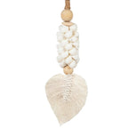 Décoration murale en coquillages blancs avec charme en forme de feuille et perles en bois